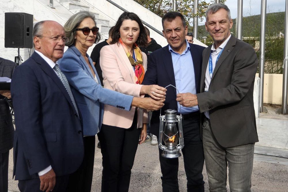 Μηνύματα ειρήνης στην τελετή έναρξης του 40ού ΑΜΑ (pics) runbeat.gr